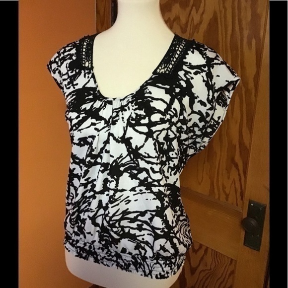 Black Rainn Abstract Print Short Sleeve Blouse | Black & White Top - Picture 7 of 9